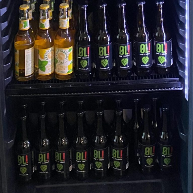 Instagram post from oel.rocks. This post is in position 1.